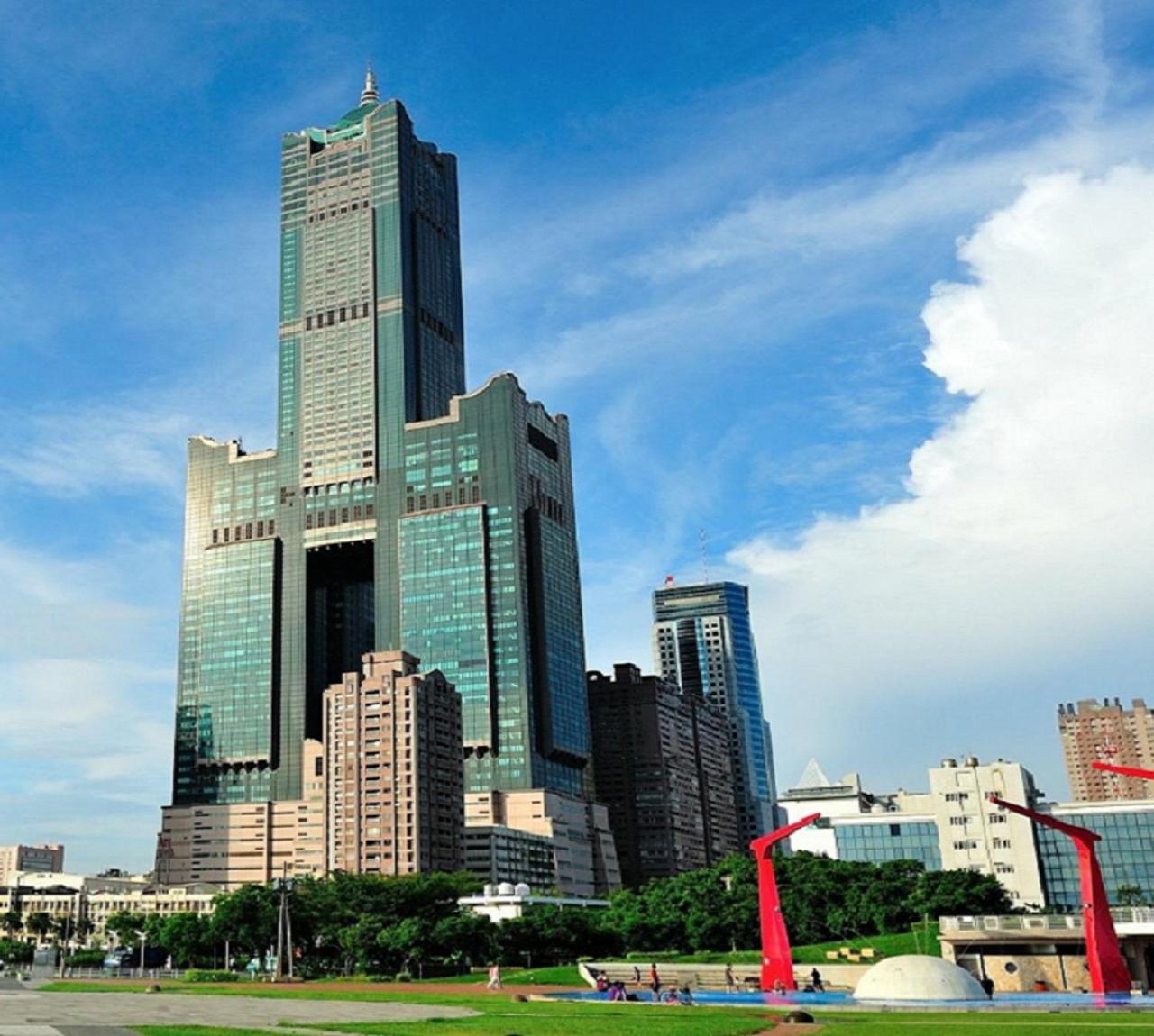 85 Eagle Hotel Kaohsiung Buitenkant foto